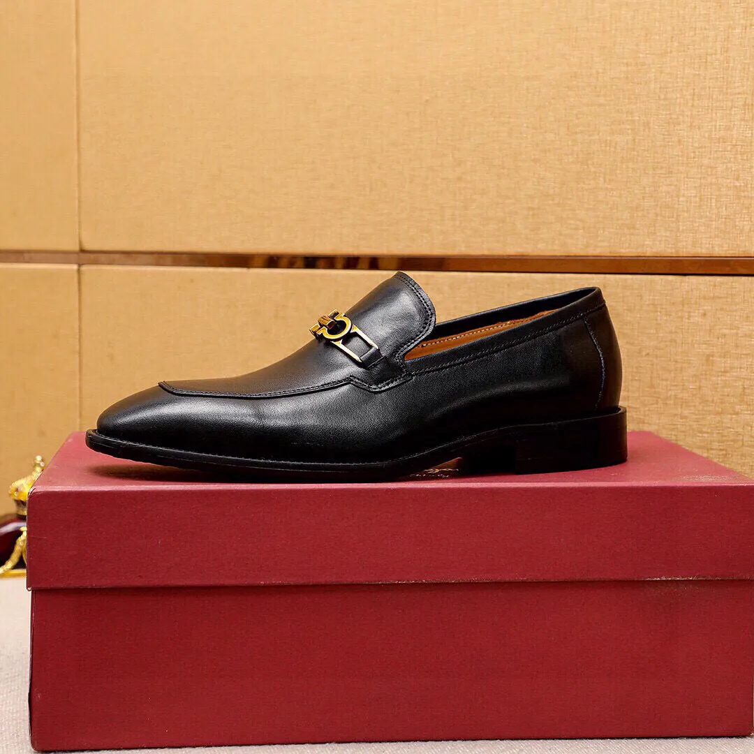 Men's shoes 💰460 💐 Product trademark: Ferragamo "Ferragamo" casual leather shoes Regular size: 38-44 (45🉑️customized) Product materials: Selected imported first-layer calfskin upper + luxury hardware buckle, imported water-dyed cow leather lining. Strong three-dimensional visual effect, original outsole color: 2 colors available